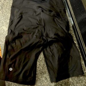 Lululemon On Pace Short *10" in Black size 6